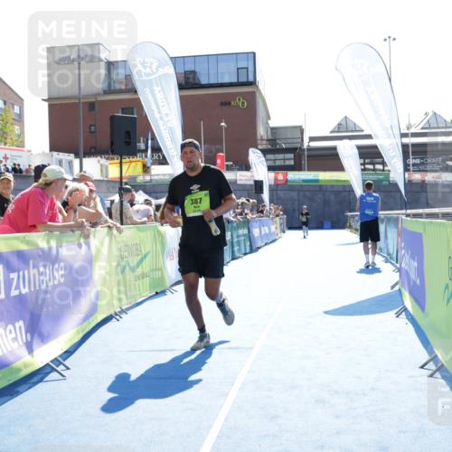 09.08.2026 - GEWOBA Citytriathlon Bremen Yannick Fuchs http://msf.ph/oto/9940324 09.08.2026 15:37:52 Ziel 387 meine-sportfotos.de