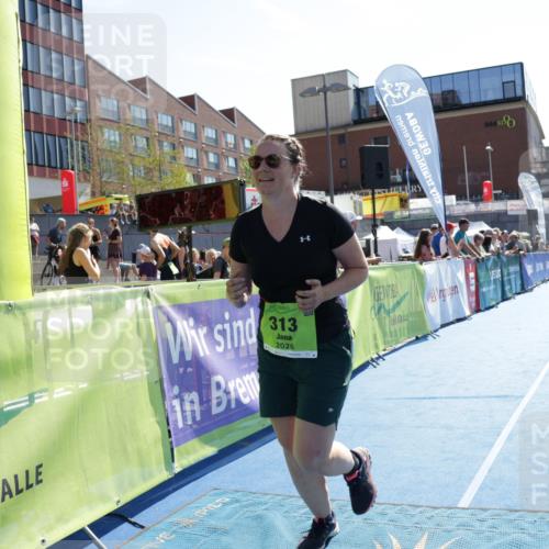 09.08.2026 - GEWOBA Citytriathlon Bremen Yannick Fuchs http://msf.ph/oto/9940398 09.08.2026 15:38:38 Ziel 313 meine-sportfotos.de