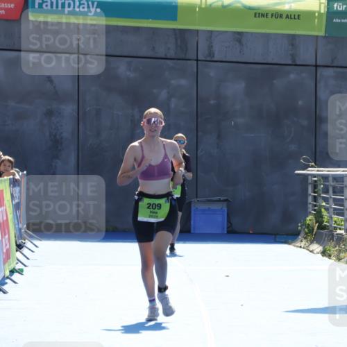 09.08.2026 - GEWOBA Citytriathlon Bremen Yannick Fuchs http://msf.ph/oto/9940454 09.08.2026 15:39:24 Ziel  meine-sportfotos.de