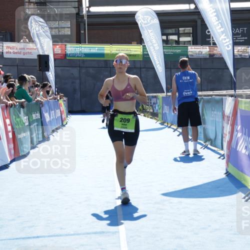 09.08.2026 - GEWOBA Citytriathlon Bremen Yannick Fuchs http://msf.ph/oto/9940470 09.08.2026 15:39:29 Ziel 209 meine-sportfotos.de