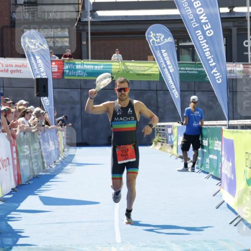 09.08.2026 - GEWOBA Citytriathlon Bremen Yannick Fuchs http://msf.ph/oto/9940537 09.08.2026 13:41:39 Ziel 737 meine-sportfotos.de