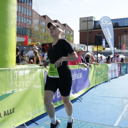 09.08.2026 - GEWOBA Citytriathlon Bremen Yannick Fuchs http://msf.ph/oto/9940583 09.08.2026 15:40:06 Ziel 253 meine-sportfotos.de