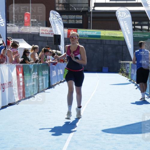 09.08.2026 - GEWOBA Citytriathlon Bremen Yannick Fuchs http://msf.ph/oto/9940589 09.08.2026 15:40:17 Ziel 214 meine-sportfotos.de