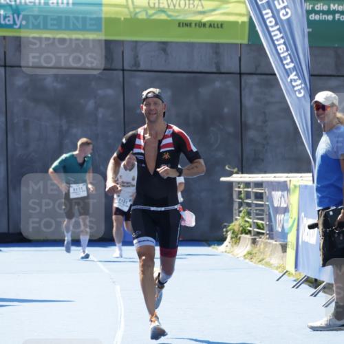 09.08.2026 - GEWOBA Citytriathlon Bremen Yannick Fuchs http://msf.ph/oto/9940606 09.08.2026 13:43:10 Ziel 787 meine-sportfotos.de