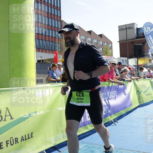09.08.2026 - GEWOBA Citytriathlon Bremen Yannick Fuchs http://msf.ph/oto/9940680 09.08.2026 15:41:07 Ziel 422, 525 meine-sportfotos.de