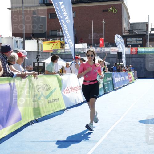 09.08.2026 - GEWOBA Citytriathlon Bremen Yannick Fuchs http://msf.ph/oto/9940692 09.08.2026 15:41:16 Ziel 267 meine-sportfotos.de