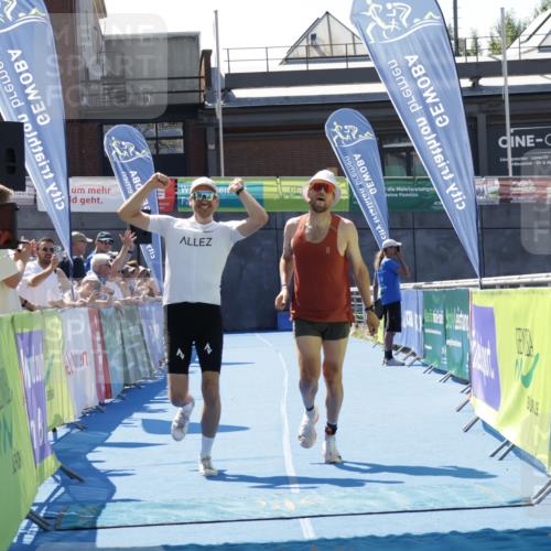 09.08.2026 - GEWOBA Citytriathlon Bremen Yannick Fuchs http://msf.ph/oto/9940778 09.08.2026 13:45:05 Ziel 1121 meine-sportfotos.de