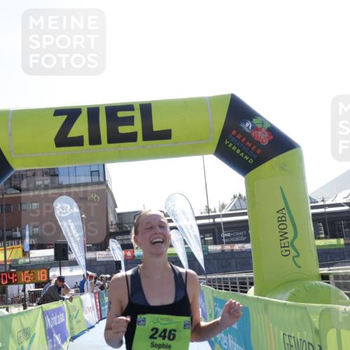 09.08.2026 - GEWOBA Citytriathlon Bremen Yannick Fuchs http://msf.ph/oto/9940819 09.08.2026 15:42:41 Ziel 246 meine-sportfotos.de