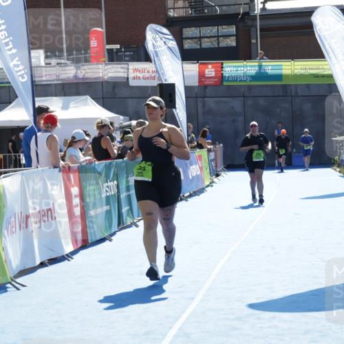 09.08.2026 - GEWOBA Citytriathlon Bremen Yannick Fuchs http://msf.ph/oto/9940823 09.08.2026 15:42:48 Ziel 223 meine-sportfotos.de