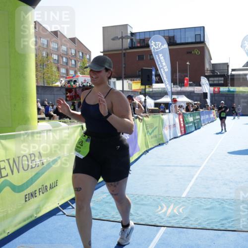 09.08.2026 - GEWOBA Citytriathlon Bremen Yannick Fuchs http://msf.ph/oto/9940834 09.08.2026 15:42:51 Ziel 223 meine-sportfotos.de
