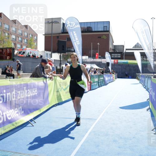 09.08.2026 - GEWOBA Citytriathlon Bremen Yannick Fuchs http://msf.ph/oto/9940900 09.08.2026 15:43:37 Ziel 332 meine-sportfotos.de