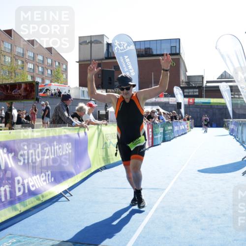 09.08.2026 - GEWOBA Citytriathlon Bremen Yannick Fuchs http://msf.ph/oto/9941013 09.08.2026 15:44:35 Ziel 465 meine-sportfotos.de