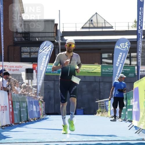 09.08.2026 - GEWOBA Citytriathlon Bremen Yannick Fuchs http://msf.ph/oto/9941079 09.08.2026 13:51:17 Ziel 767 meine-sportfotos.de