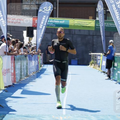 09.08.2026 - GEWOBA Citytriathlon Bremen Yannick Fuchs http://msf.ph/oto/9941182 09.08.2026 13:52:22 Ziel 740 meine-sportfotos.de
