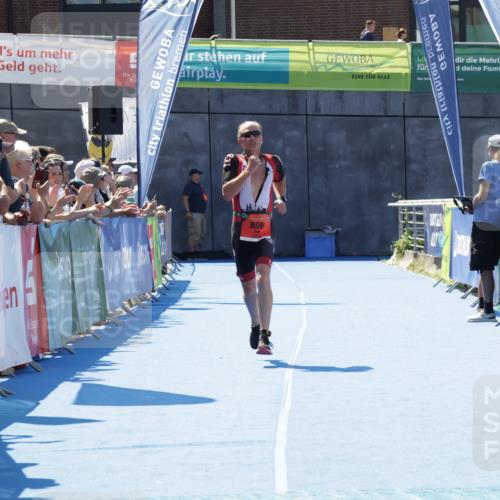 09.08.2026 - GEWOBA Citytriathlon Bremen Yannick Fuchs http://msf.ph/oto/9941208 09.08.2026 13:52:31 Ziel 808 meine-sportfotos.de