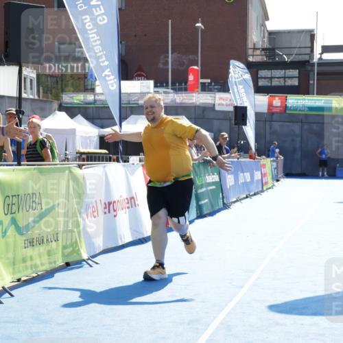 09.08.2026 - GEWOBA Citytriathlon Bremen Yannick Fuchs http://msf.ph/oto/9941216 09.08.2026 15:48:45 Ziel 166 meine-sportfotos.de