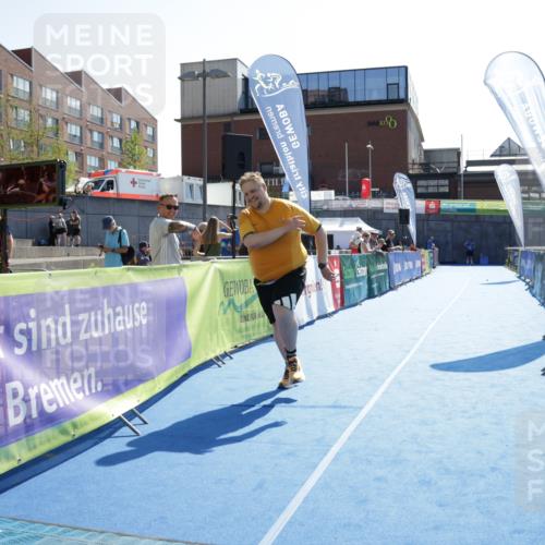 09.08.2026 - GEWOBA Citytriathlon Bremen Yannick Fuchs http://msf.ph/oto/9941223 09.08.2026 15:48:46 Ziel 166 meine-sportfotos.de
