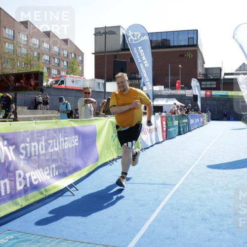 09.08.2026 - GEWOBA Citytriathlon Bremen Yannick Fuchs http://msf.ph/oto/9941225 09.08.2026 15:48:46 Ziel 166 meine-sportfotos.de