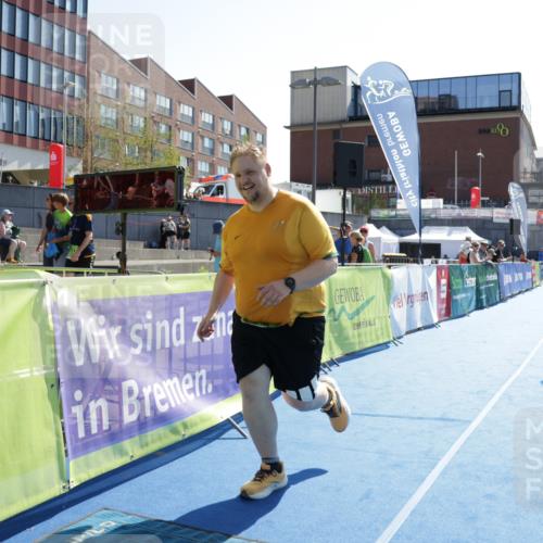 09.08.2026 - GEWOBA Citytriathlon Bremen Yannick Fuchs http://msf.ph/oto/9941231 09.08.2026 15:48:47 Ziel 166 meine-sportfotos.de