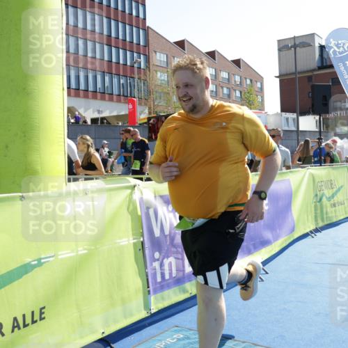 09.08.2026 - GEWOBA Citytriathlon Bremen Yannick Fuchs http://msf.ph/oto/9941235 09.08.2026 15:48:47 Ziel 166 meine-sportfotos.de