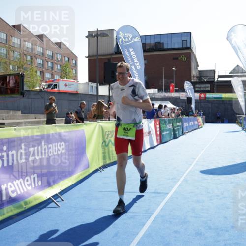 09.08.2026 - GEWOBA Citytriathlon Bremen Yannick Fuchs http://msf.ph/oto/9941250 09.08.2026 15:50:03 Ziel 407 meine-sportfotos.de