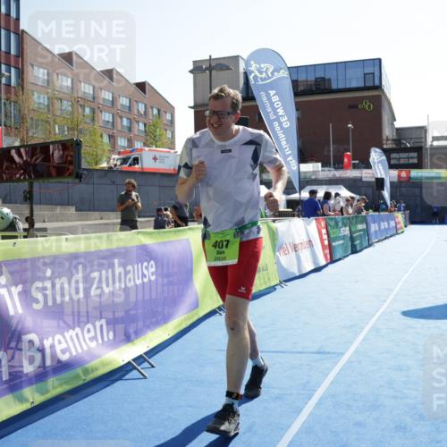 09.08.2026 - GEWOBA Citytriathlon Bremen Yannick Fuchs http://msf.ph/oto/9941253 09.08.2026 15:50:03 Ziel 407 meine-sportfotos.de