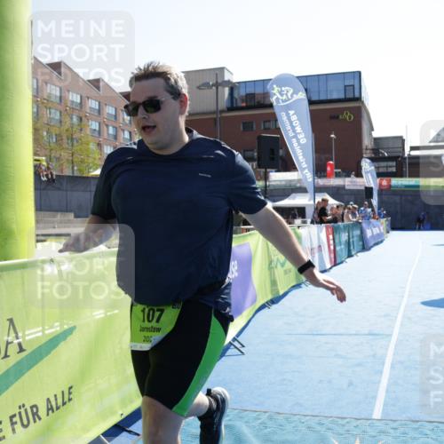 09.08.2026 - GEWOBA Citytriathlon Bremen Yannick Fuchs http://msf.ph/oto/9941271 09.08.2026 15:52:04 Ziel 107 meine-sportfotos.de