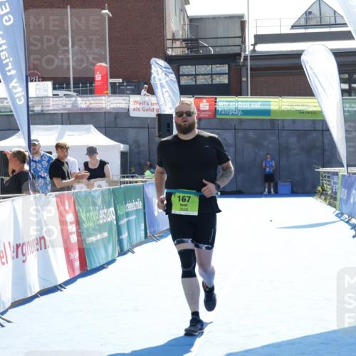 09.08.2026 - GEWOBA Citytriathlon Bremen Yannick Fuchs http://msf.ph/oto/9941314 09.08.2026 15:53:23 Ziel 167 meine-sportfotos.de