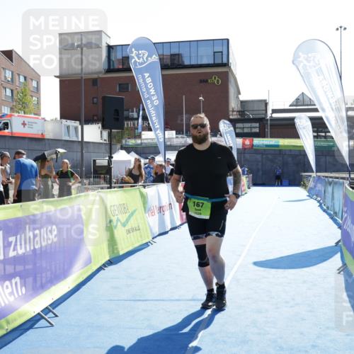 09.08.2026 - GEWOBA Citytriathlon Bremen Yannick Fuchs http://msf.ph/oto/9941318 09.08.2026 15:53:25 Ziel 167 meine-sportfotos.de