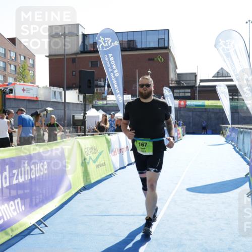 09.08.2026 - GEWOBA Citytriathlon Bremen Yannick Fuchs http://msf.ph/oto/9941320 09.08.2026 15:53:25 Ziel 167 meine-sportfotos.de