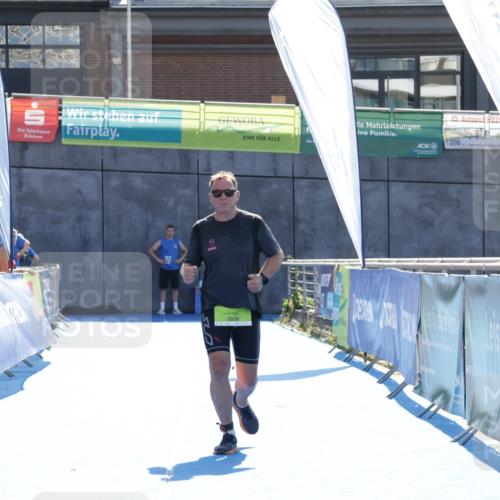 09.08.2026 - GEWOBA Citytriathlon Bremen Yannick Fuchs http://msf.ph/oto/9941346 09.08.2026 15:55:19 Ziel  meine-sportfotos.de