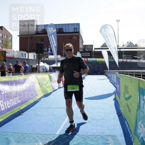 09.08.2026 - GEWOBA Citytriathlon Bremen Yannick Fuchs http://msf.ph/oto/9941357 09.08.2026 15:55:24 Ziel 427 meine-sportfotos.de