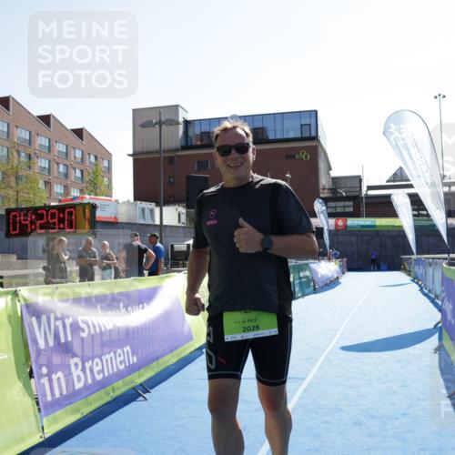 09.08.2026 - GEWOBA Citytriathlon Bremen Yannick Fuchs http://msf.ph/oto/9941361 09.08.2026 15:55:25 Ziel 427 meine-sportfotos.de