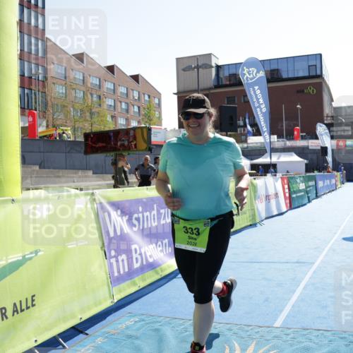 09.08.2026 - GEWOBA Citytriathlon Bremen Yannick Fuchs http://msf.ph/oto/9941389 09.08.2026 15:56:45 Ziel 333 meine-sportfotos.de