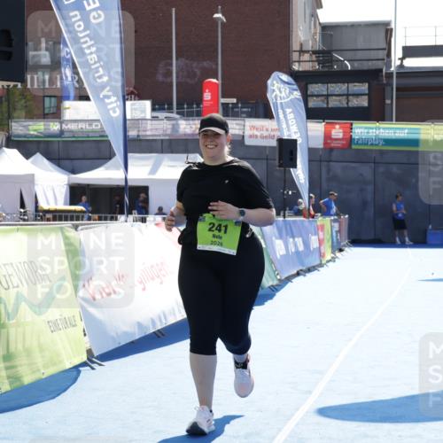 09.08.2026 - GEWOBA Citytriathlon Bremen Yannick Fuchs http://msf.ph/oto/9941399 09.08.2026 15:57:21 Ziel 241 meine-sportfotos.de