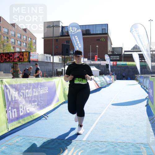09.08.2026 - GEWOBA Citytriathlon Bremen Yannick Fuchs http://msf.ph/oto/9941404 09.08.2026 15:57:23 Ziel 241 meine-sportfotos.de