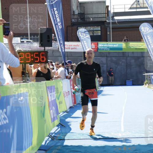 09.08.2026 - GEWOBA Citytriathlon Bremen Yannick Fuchs http://msf.ph/oto/9941493 09.08.2026 13:56:19 Ziel 858 meine-sportfotos.de