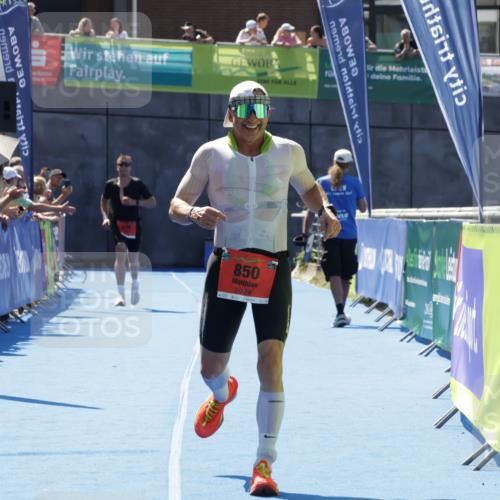 09.08.2026 - GEWOBA Citytriathlon Bremen Yannick Fuchs http://msf.ph/oto/9941588 09.08.2026 13:59:02 Ziel 696, 850, 955 meine-sportfotos.de