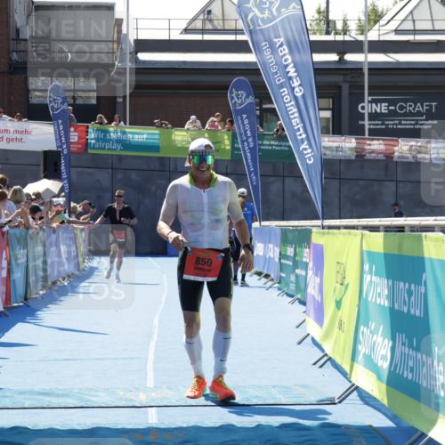 09.08.2026 - GEWOBA Citytriathlon Bremen Yannick Fuchs http://msf.ph/oto/9941590 09.08.2026 13:59:03 Ziel 696, 850 meine-sportfotos.de