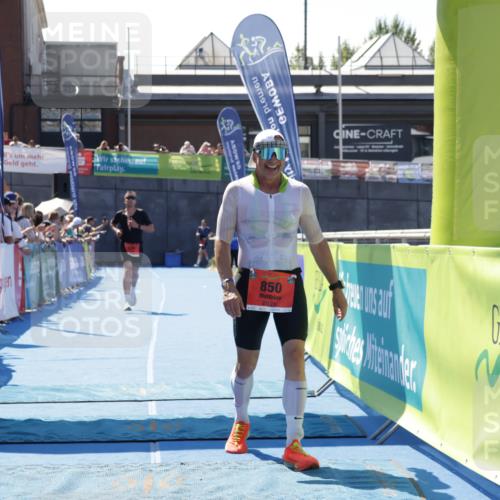 09.08.2026 - GEWOBA Citytriathlon Bremen Yannick Fuchs http://msf.ph/oto/9941592 09.08.2026 13:59:05 Ziel 696, 850 meine-sportfotos.de