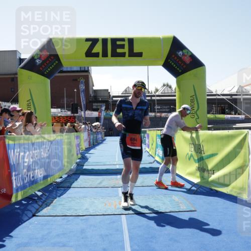 09.08.2026 - GEWOBA Citytriathlon Bremen Yannick Fuchs http://msf.ph/oto/9941612 09.08.2026 13:59:20 Ziel 694 meine-sportfotos.de