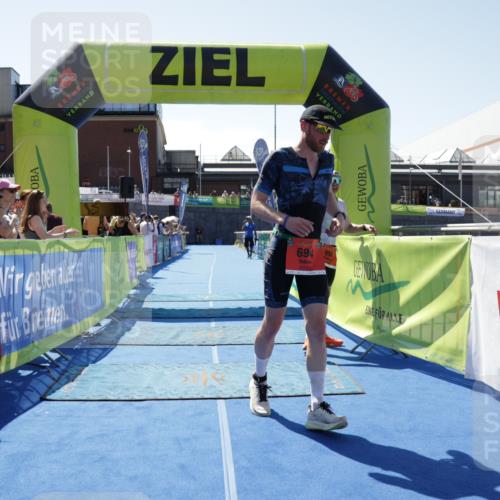 09.08.2026 - GEWOBA Citytriathlon Bremen Yannick Fuchs http://msf.ph/oto/9941615 09.08.2026 13:59:20 Ziel 694 meine-sportfotos.de