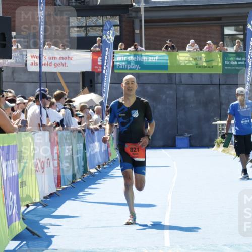 09.08.2026 - GEWOBA Citytriathlon Bremen Yannick Fuchs http://msf.ph/oto/9941619 09.08.2026 13:59:37 Ziel 821 meine-sportfotos.de