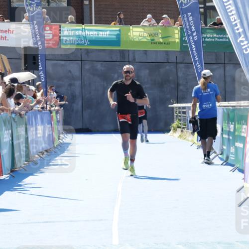 09.08.2026 - GEWOBA Citytriathlon Bremen Yannick Fuchs http://msf.ph/oto/9941658 09.08.2026 14:00:52 Ziel 700 meine-sportfotos.de