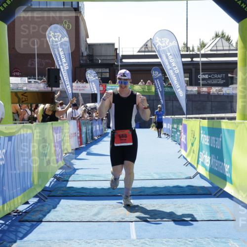 09.08.2026 - GEWOBA Citytriathlon Bremen Yannick Fuchs http://msf.ph/oto/9941668 09.08.2026 14:01:02 Ziel 588 meine-sportfotos.de