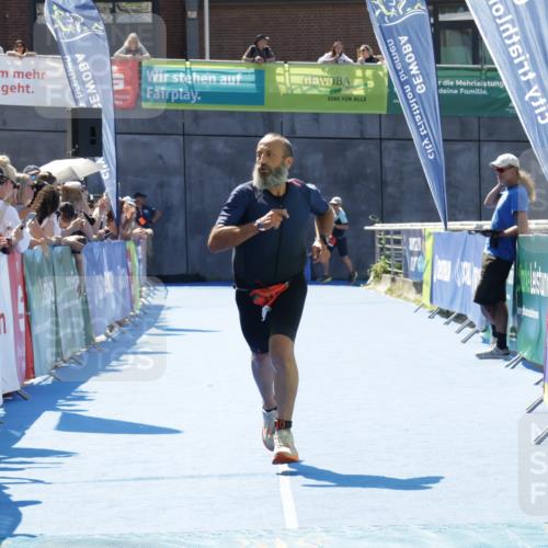 09.08.2026 - GEWOBA Citytriathlon Bremen Yannick Fuchs http://msf.ph/oto/9941763 09.08.2026 14:02:21 Ziel 819 meine-sportfotos.de