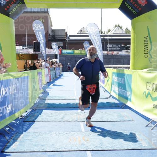 09.08.2026 - GEWOBA Citytriathlon Bremen Yannick Fuchs http://msf.ph/oto/9941769 09.08.2026 14:02:23 Ziel 819 meine-sportfotos.de