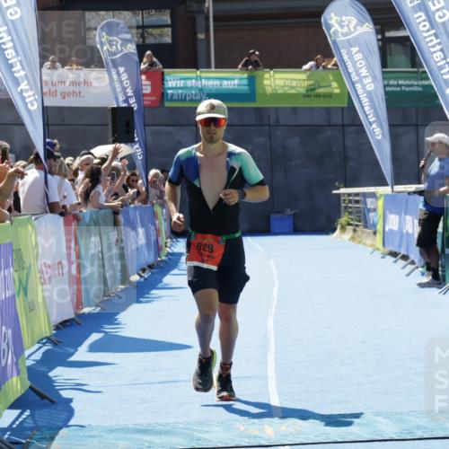09.08.2026 - GEWOBA Citytriathlon Bremen Yannick Fuchs http://msf.ph/oto/9941776 09.08.2026 14:02:31 Ziel 629 meine-sportfotos.de