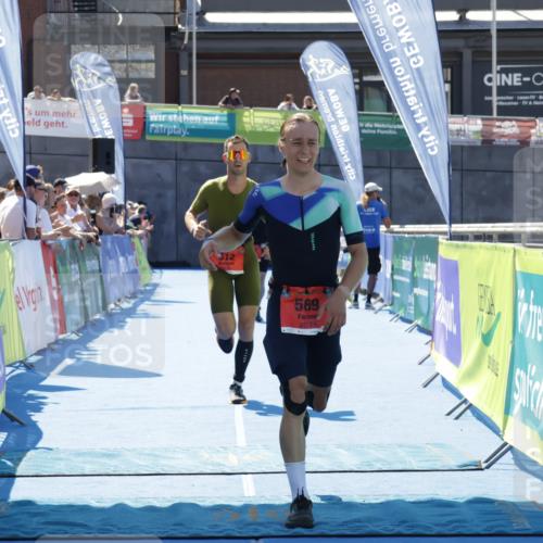 09.08.2026 - GEWOBA Citytriathlon Bremen Yannick Fuchs http://msf.ph/oto/9941814 09.08.2026 14:03:00 Ziel 569, 612, 849 meine-sportfotos.de