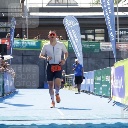 09.08.2026 - GEWOBA Citytriathlon Bremen Yannick Fuchs http://msf.ph/oto/9941863 09.08.2026 14:05:12 Ziel 671 meine-sportfotos.de